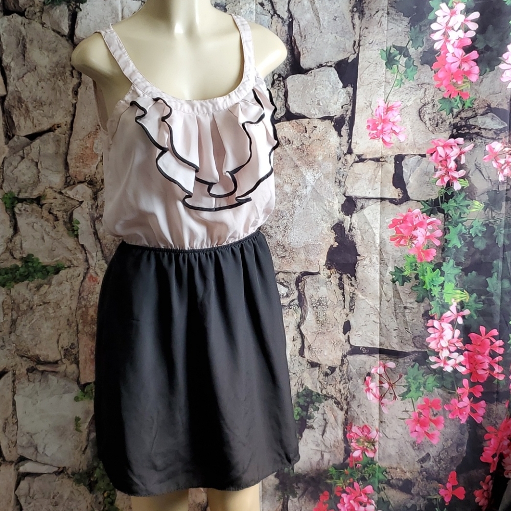 Express cream and black rufles Dresses Sz M